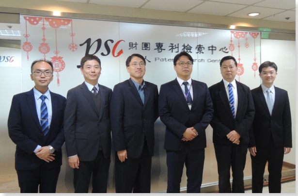 韓國專利局專利審查官(左3、左4)、智慧局專利審查官與杜在國執行長(右2)合影