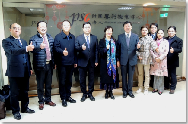 四川省知識產權局謝商華局長(左5)一行8人與杜在國執行長(左6)合影留念